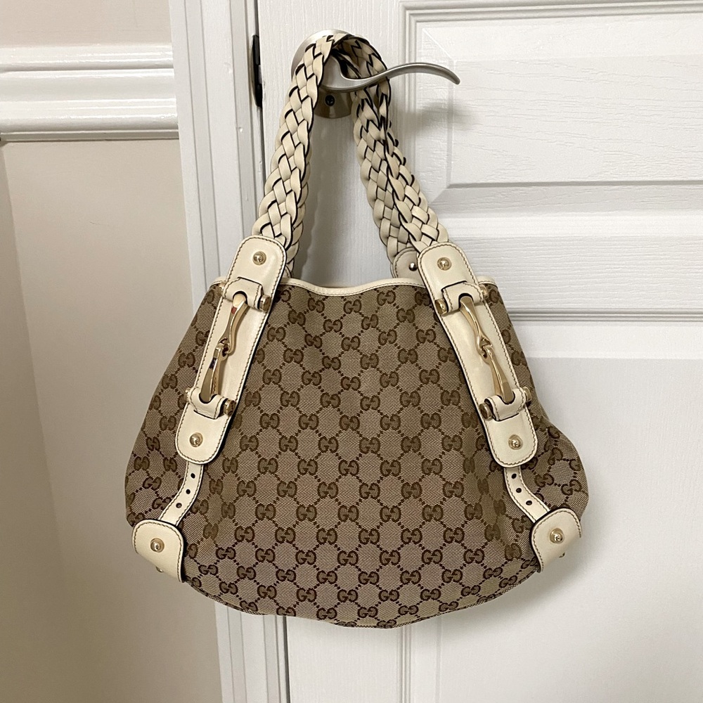 Authentic Gucci GG Horsebit Pelham Shoulder bag. Used once. Excellent condition